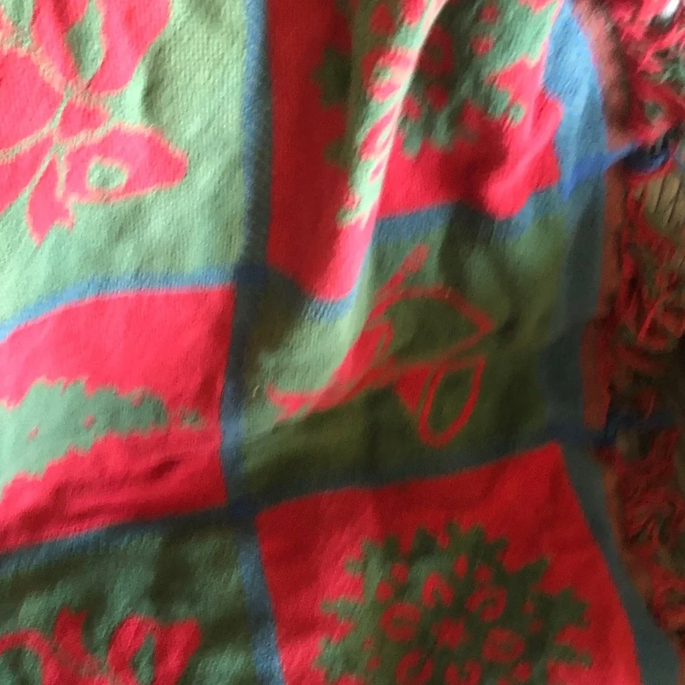 Holiday Throw Blanket - Red & Green Festive Pattern